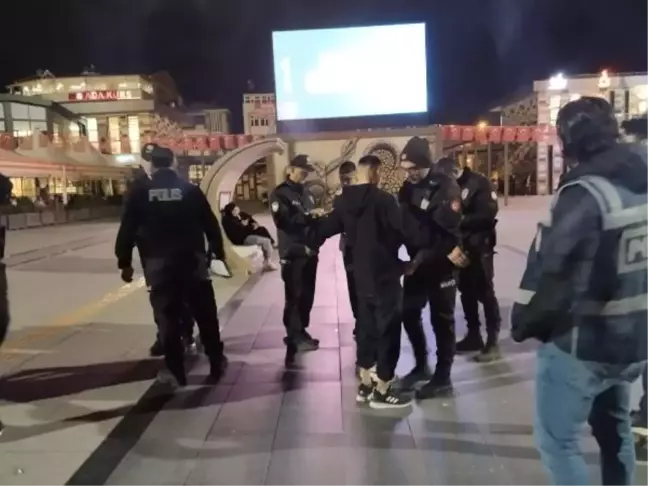 Çorum'da polis öğrencilerin ağırlıklı olduğu kafe ve umuma açık yerlerde asayiş uygulaması yapıldı