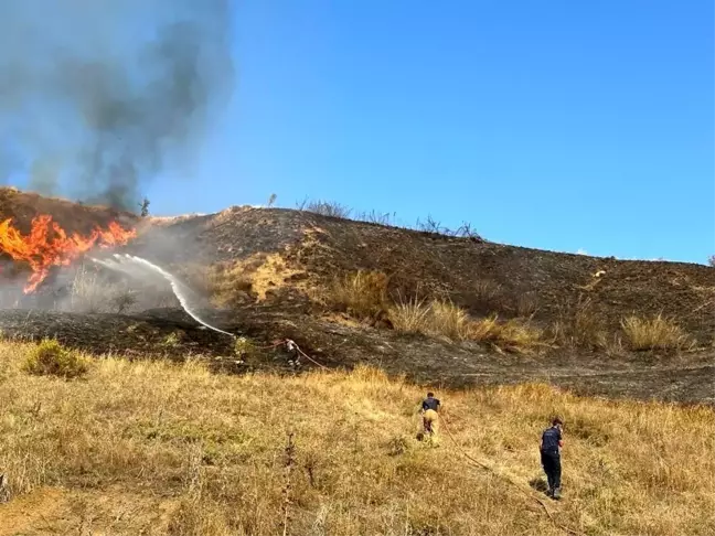 Antakya'da çıkan yangın itfaiye ekipleri tarafından söndürüldü