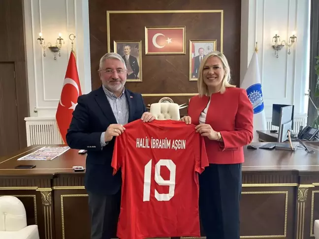 Türkiye Futbol Federasyonu Yöneticileri Çorum Belediye Başkanı'nı Ziyaret Etti
