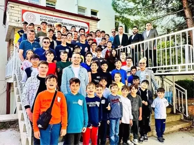 Gediz'de 62 öğrencinin katıldığı satranç turnuvası yapıldı