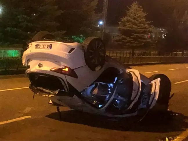 Erzurum'da Trafik Kazası: Şoför Ters Dönen Aracından Yaralı Kurtuldu