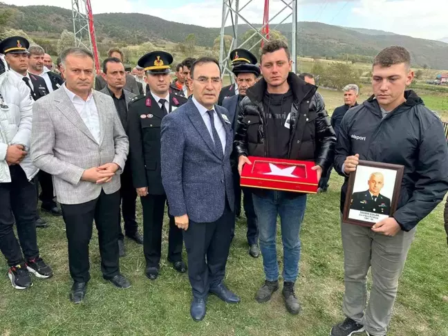 Ankara'da vefat eden Niksarlı Emekli Piyade Astsubay Kıdemli Başçavuş Tahsin Çolak toprağa verildi