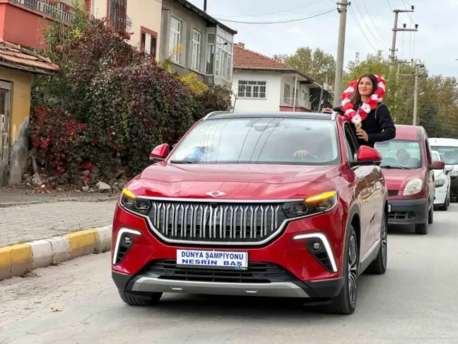 Dünya Şampiyonu Nesrin Baş memleketi Turhal'da coşkuyla karşılandı