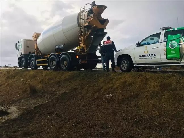 Edirne'de yol kenarına beton döken mikser şoförüne para cezası