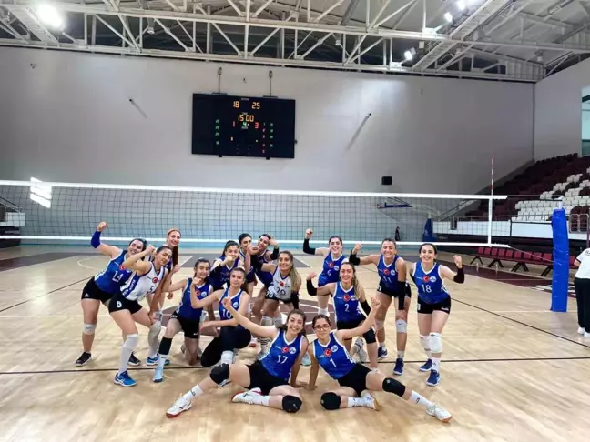 Elazığ Belediyesi Elazığ Voleybol, Zeugmaspor'u mağlup ederek liderliğini sürdürdü