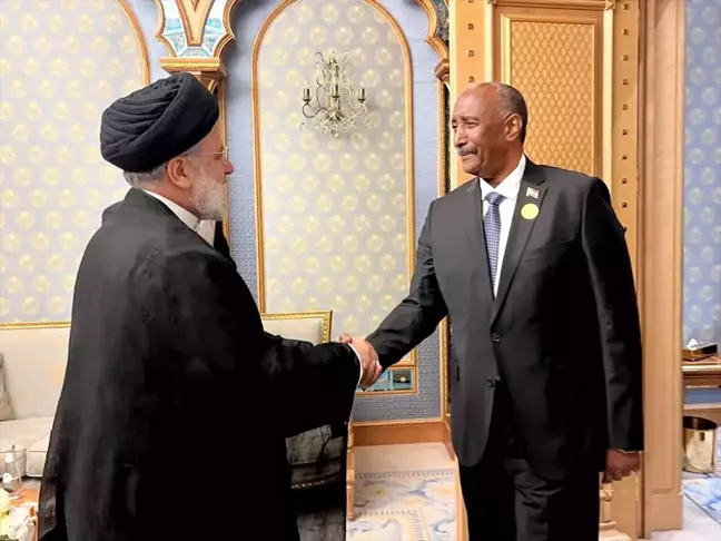 İran Cumhurbaşkanı Reisi ve Sudan Egemenlik Konseyi Başkanı Burhan, Suudi Arabistan'da bir araya geldi