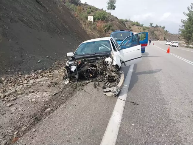 Bucak'ta Zincirleme Trafik Kazası: 2'si Çocuk 5 Kişi Yaralandı