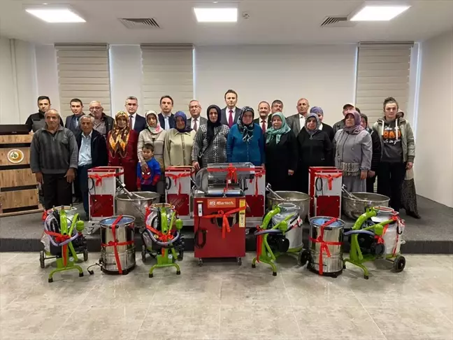 Sinop'un Gerze ilçesinde köylerde üretim yapan 11 kadına ekipman desteği sağlandı