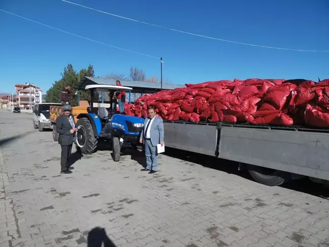 Yaylakent Belediyesi İhtiyaç Sahibi Ailelere Yakacak Desteği Sağlıyor