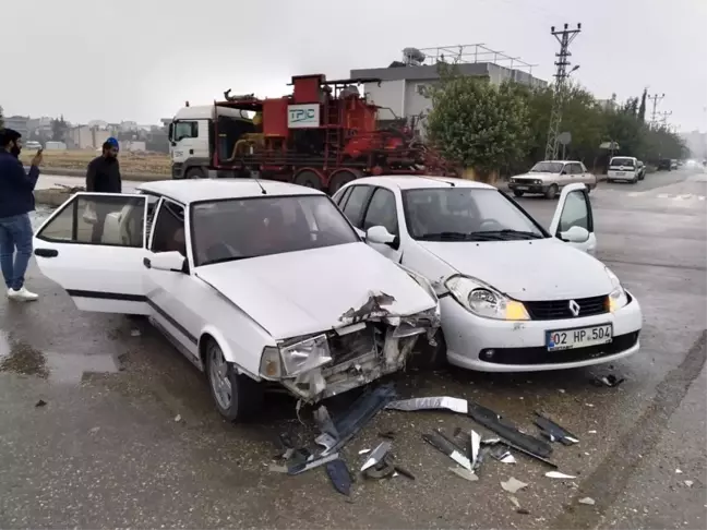 Adıyaman'da Otomobil Kazası: 3 Kişi Yaralandı