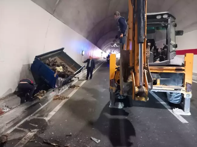 Çanakkale'de T4 Tünelinde Kaza: 2 Kişi Yaralandı