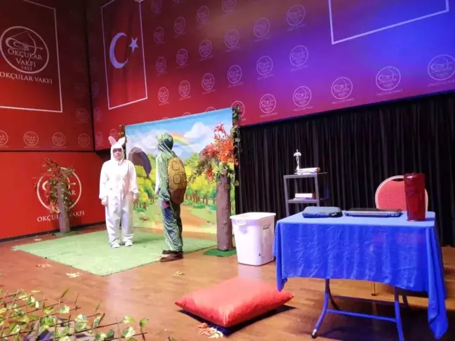Beyoğlu'nda öğrenciler tatil tiyatrosu ve oyun parkurunda eğlendi