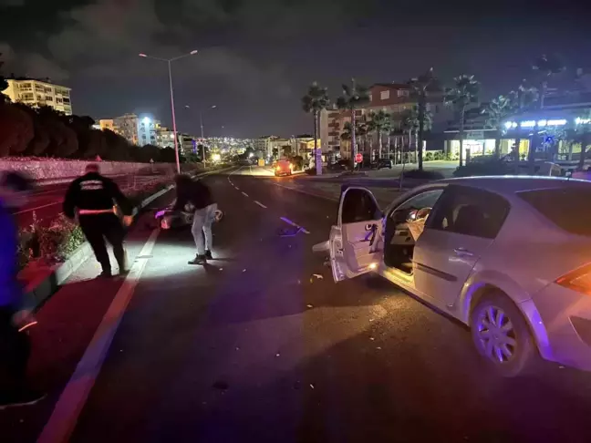 Kuşadası'nda kırmızı ışıkta geçen otomobil motosiklete çarptı: 1 kişi ağır yaralandı