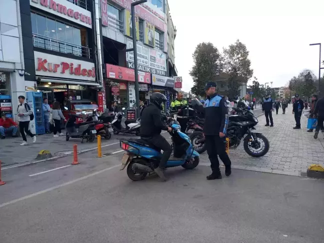 Düzce'de İstanbul Caddesi'nde Motosiklet Denetimi
