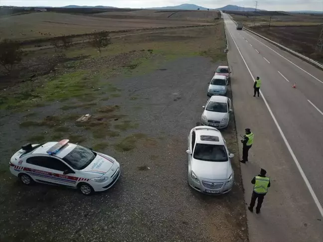 Edirne Jandarma Komutanlığı Keşan-Enez yolunda dron destekli denetim gerçekleştirdi