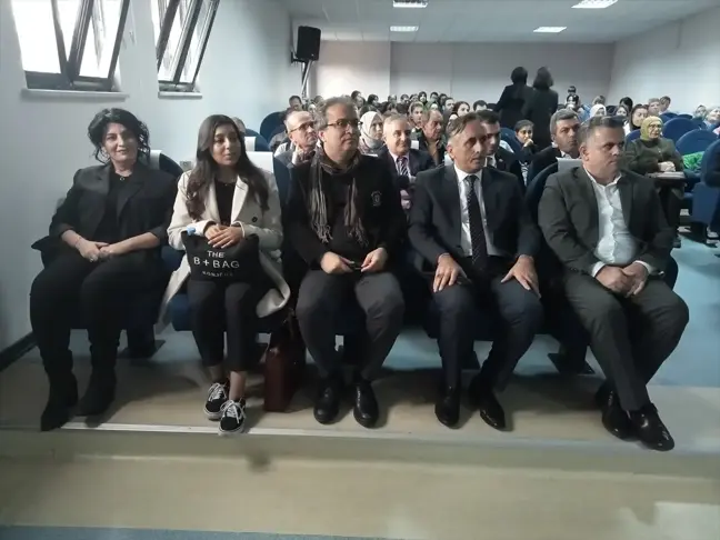 Gölcük'te Otizm Konferansı Düzenlendi