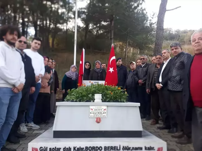 Samsun'da şehit Erdal Bolat kabri başında anıldı
