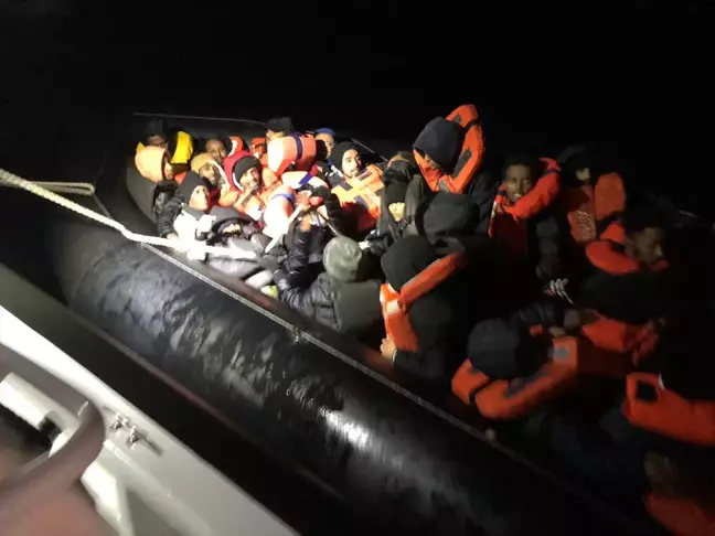 Ayvalık'ta Yunan unsurlarınca Türk kara sularına itilen 47 düzensiz göçmen kurtarıldı