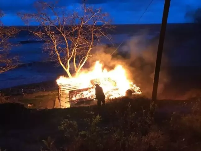 Bartin'da çay bahçesi kulübesinde yangın çıktı