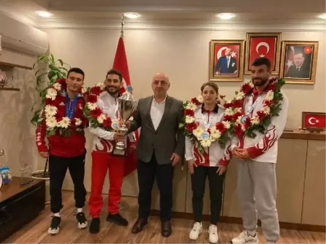 Dünya Kick Boks Şampiyonası'ndan Madalya İle Dönen Milli Sporcular Darıca'da Karşılandı