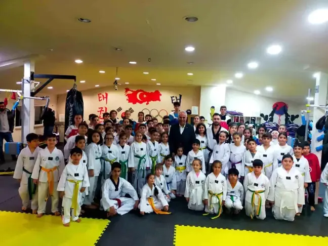 Bilecik Belediye Başkanı Mustafa Yaman, Tekvandocuları Ziyaret Etti