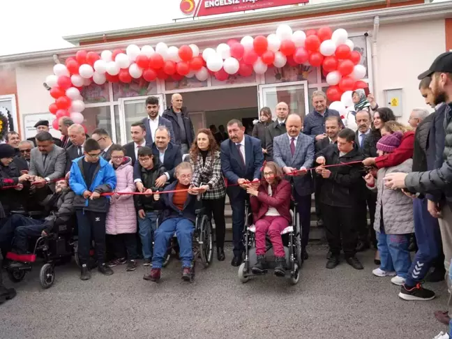 Özel bireylere umut olacak yaşam merkezi hizmete açıldı