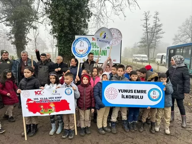 Gölyaka'da öğrenciler 100 fidanı toprakla buluşturdu