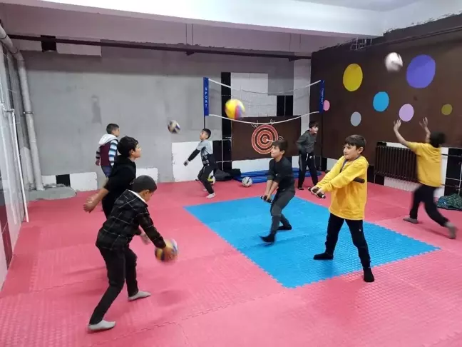Ağrı'da gençler spordan sanata değerli zamanlarını değerlendiriyor