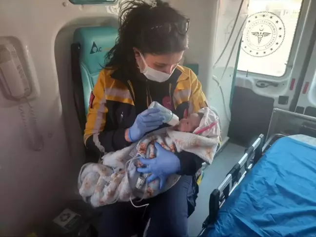 Van'da rahatsızlanan 2 aylık bebek ambulans helikopterle hastaneye nakledildi