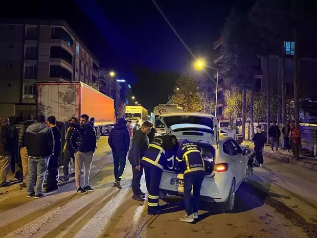 Amasya'da otomobil ile hafif ticari araç çarpıştı: 2 yaralı