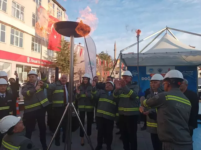 Kayseri'nin Özvatan ilçesinde doğal gaz meşale yakma töreni düzenlendi