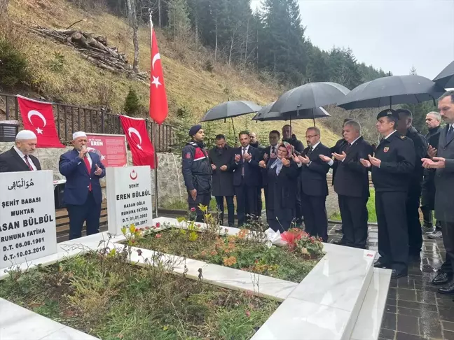 İçişleri Bakan Yardımcısı Bülent Turan, şehit Eren Bülbül'ün kabrini ziyaret etti Açıklaması
