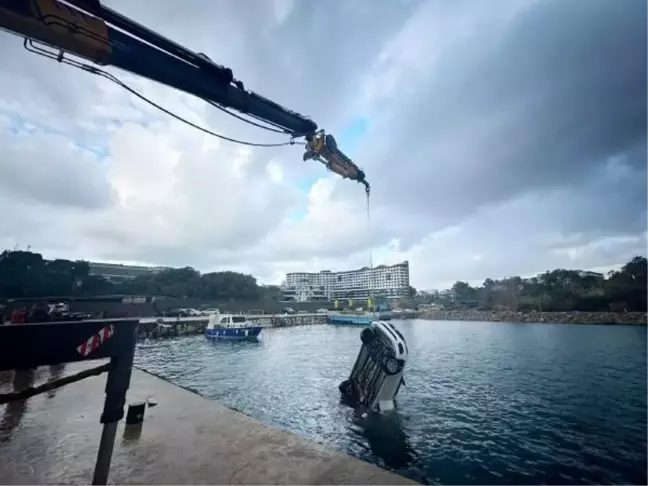 Alanya'da İskeleden Denize Düşen Otomobilde 2 Kişi Hayatını Kaybetti