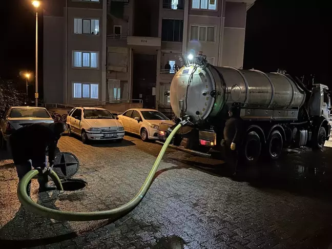 Düzce'nin Gölyaka ilçesinde sağanak nedeniyle taşkın: Evler ve tarım arazileri su altında