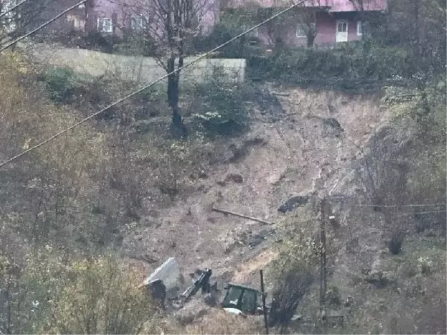 Zonguldak'ta heyelan sonucu toprak altında kalan anne ve oğlu için kurtarma çalışmaları devam ediyor
