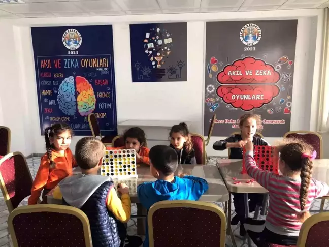 Afyonkarahisar Dinar Gençlik ve Spor İl Müdürlüğü'nde Akıl Zeka Oyunları Eğitimi Devam Ediyor