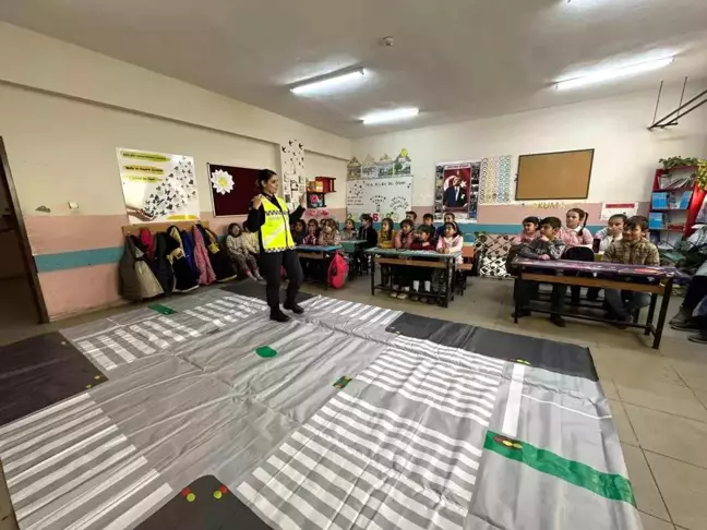 Ağrı'nın Hamur ilçesinde spor müsabakaları için güvenlik ve trafik eğitimi toplantısı düzenlendi