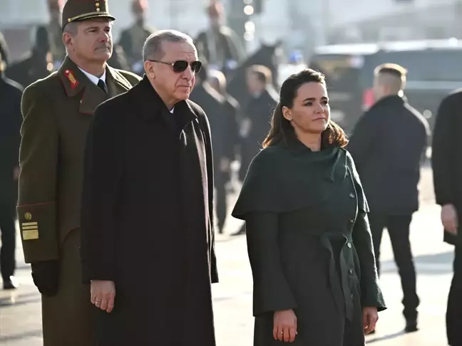 Cumhurbaşkanı Erdoğan, Budapeşte'de resmi törenle karşılandı