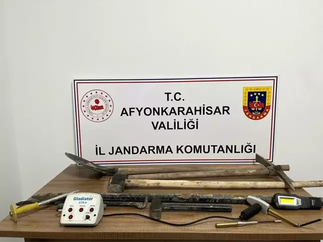 Afyonkarahisar'da Kaçak Kazı Yapan 2 Kişi Suçüstü Yakalandı