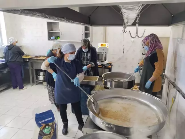Arguvan'da taşımalı öğrencilere sıcak yemek dağıtılıyor