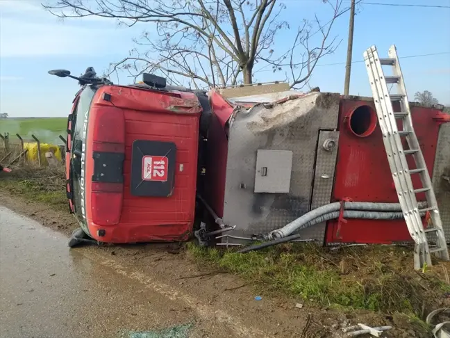 Kırklareli Vize'de İtfaiye Aracı Devrildi: 3 İtfaiye Eri Yaralandı