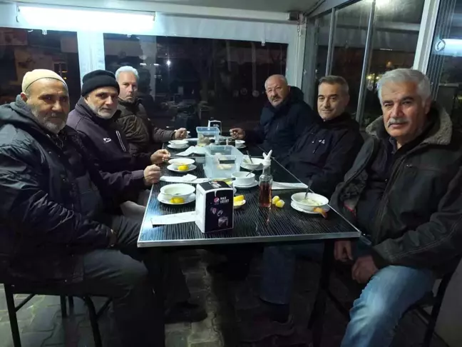 Ören Camii İmamı Kadir Özdemir, Çorba Geleneğini Sürdürüyor