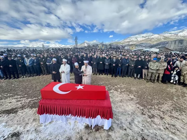 Irak'ın kuzeyinde şehit olan askerin cenazesi Gümüşhane'de defnedildi