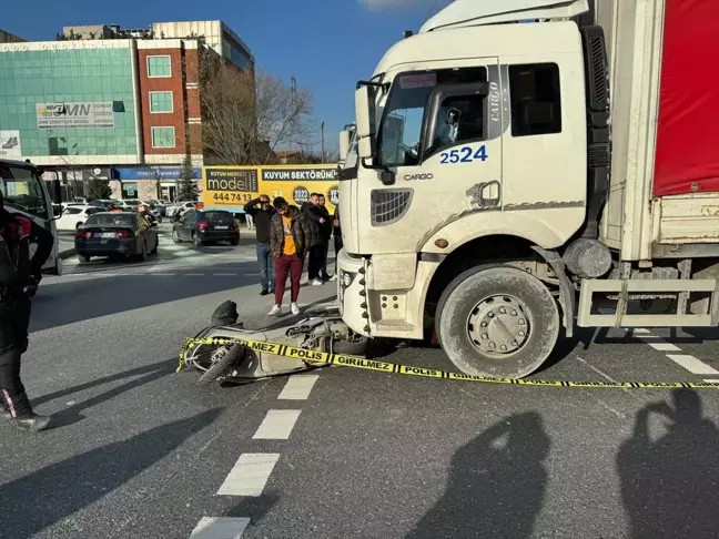 Başakşehir'de Kamyonun Çarptığı Motosikletli Kurye Hayatını Kaybetti