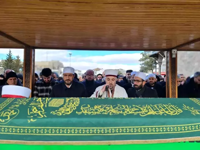 Ümraniye Müftüsü Abdulkerim Çelik, babasının cenaze namazını kıldırdı