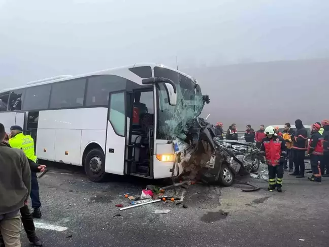 Kuzey Marmara Otoyolu Sakarya Geçişinde Meydana Gelen Zincirleme Kaza Sonucu Ölen ve Yaralananların Kimlikleri Belli Oldu