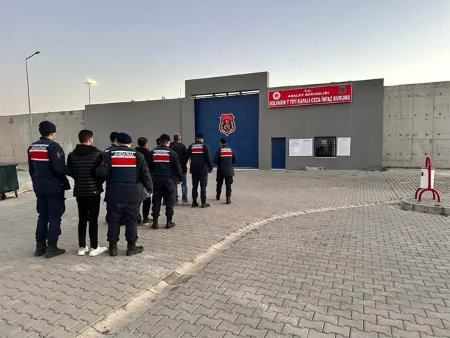 Afyonkarahisar'ın Emirdağ ilçesinde 3 kişi hapis cezasıyla yakalandı