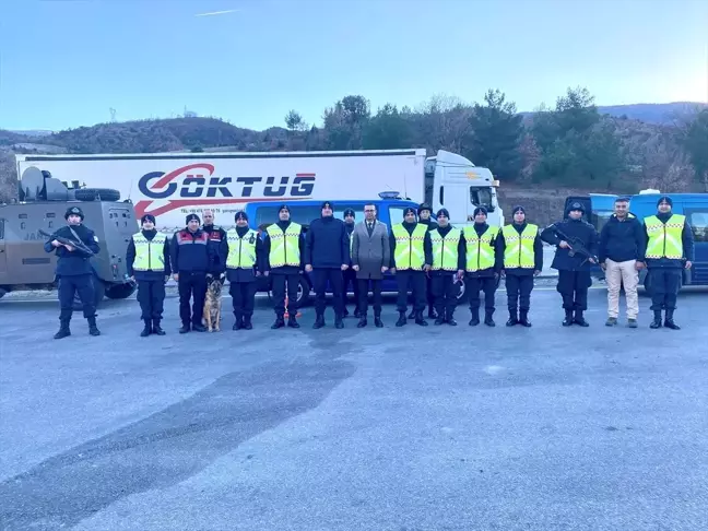 Sivas Kaymakamı Koyulhisar'da Jandarma Kontrol Noktasını İnceledi