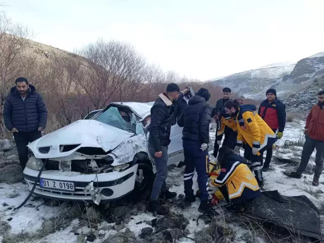 Ağrı'da trafik kazası: 1'i ağır 3 kişi yaralandı