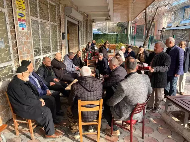 Körfez Belediye Başkanı Şener Söğüt, Hacı Osman Mahallesi'nde vatandaşlarla bir araya geldi